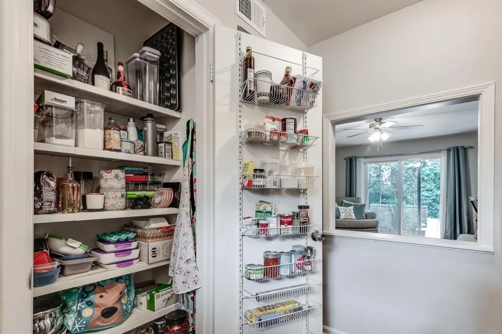 5400 Roswell Road Unit K2, Atlanta, Georgia 30342, 1 Bedroom Bedrooms, ,1 BathroomBathrooms,Residential,Sold,5400 Roswell Road Unit K2,6766215