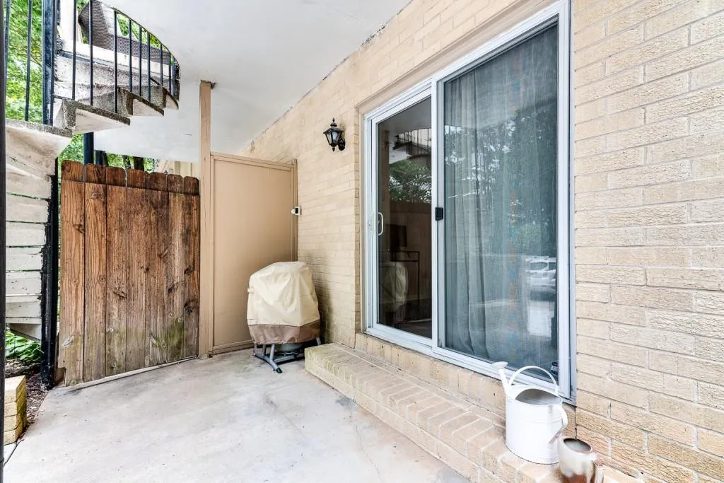 5400 Roswell Road Unit K2, Atlanta, Georgia 30342, 1 Bedroom Bedrooms, ,1 BathroomBathrooms,Residential,Sold,5400 Roswell Road Unit K2,6766215