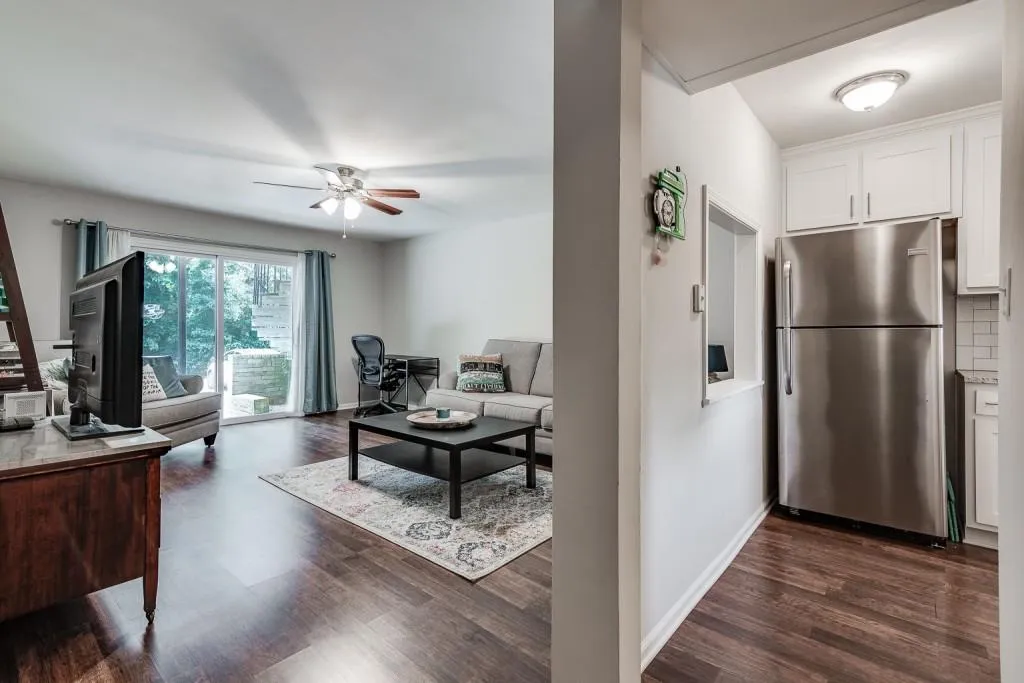 5400 Roswell Road Unit K2, Atlanta, Georgia 30342, 1 Bedroom Bedrooms, ,1 BathroomBathrooms,Residential,Sold,5400 Roswell Road Unit K2,6766215
