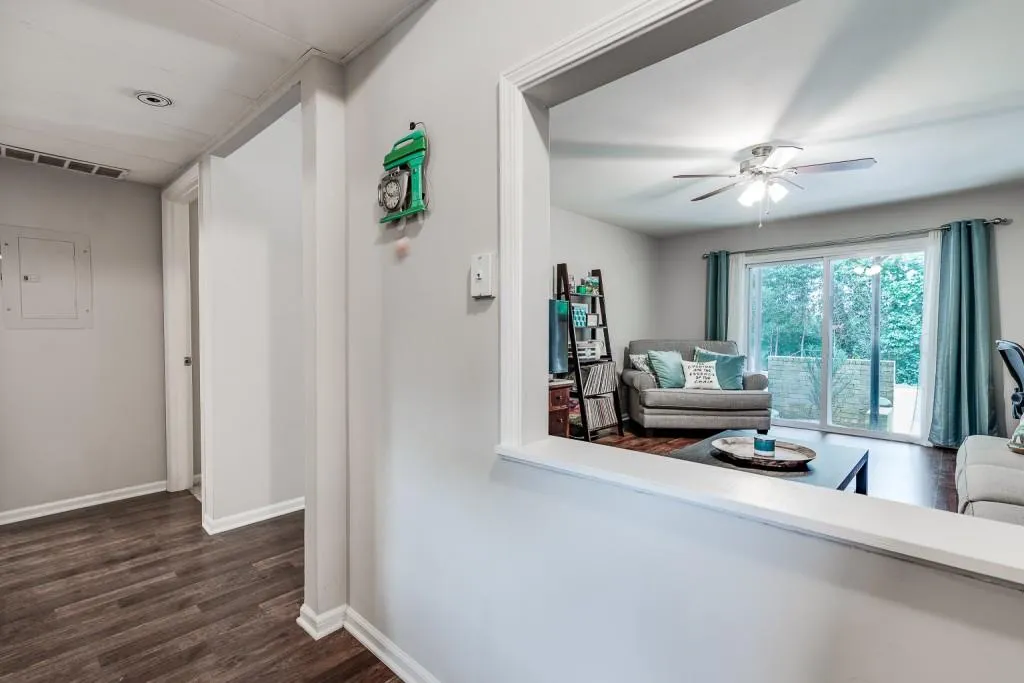 5400 Roswell Road Unit K2, Atlanta, Georgia 30342, 1 Bedroom Bedrooms, ,1 BathroomBathrooms,Residential,Sold,5400 Roswell Road Unit K2,6766215
