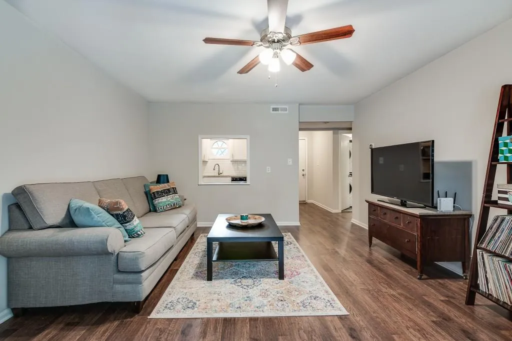 5400 Roswell Road Unit K2, Atlanta, Georgia 30342, 1 Bedroom Bedrooms, ,1 BathroomBathrooms,Residential,Sold,5400 Roswell Road Unit K2,6766215