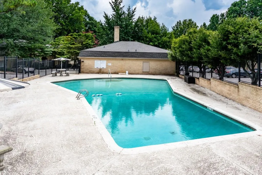 5400 Roswell Road Unit K2, Atlanta, Georgia 30342, 1 Bedroom Bedrooms, ,1 BathroomBathrooms,Residential,Sold,5400 Roswell Road Unit K2,6766215