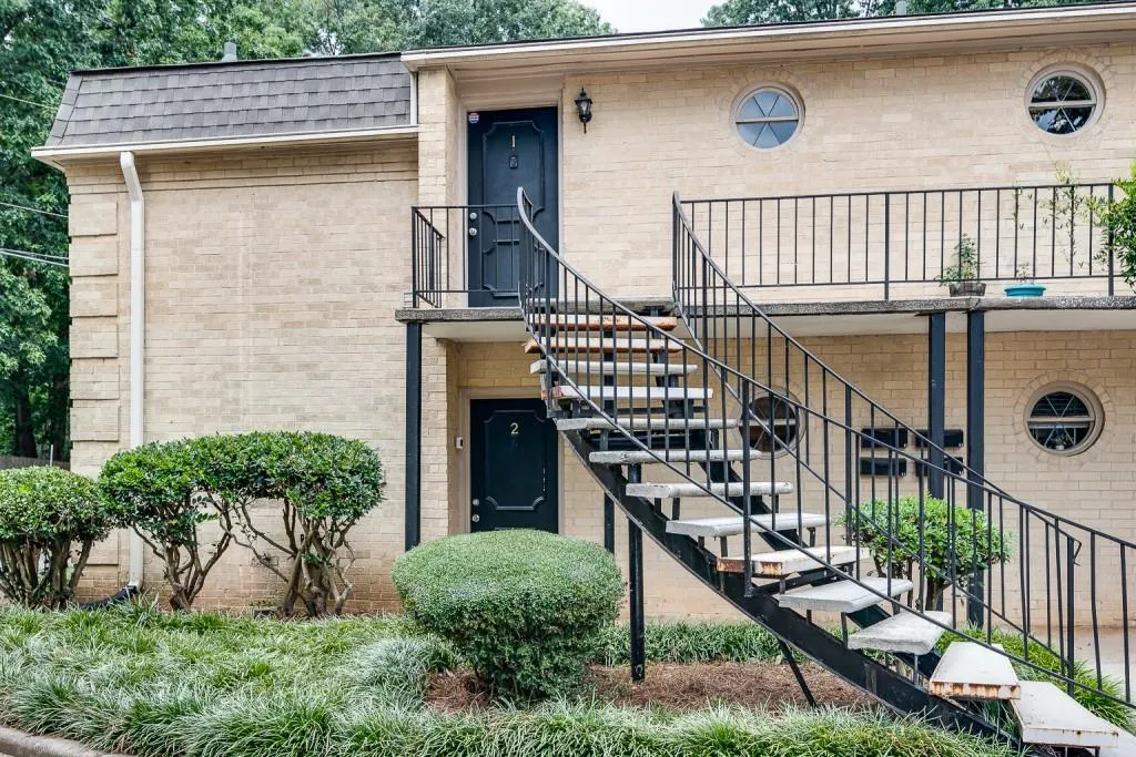 5400 Roswell Road Unit K2, Atlanta, Georgia 30342, 1 Bedroom Bedrooms, ,1 BathroomBathrooms,Residential,Sold,5400 Roswell Road Unit K2,6766215