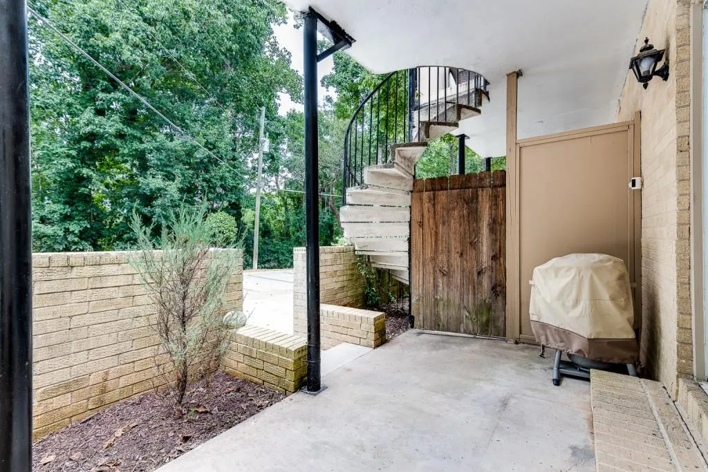 5400 Roswell Road Unit K2, Atlanta, Georgia 30342, 1 Bedroom Bedrooms, ,1 BathroomBathrooms,Residential,Sold,5400 Roswell Road Unit K2,6766215