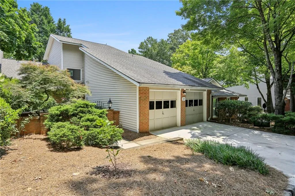 104 Dunwoody Springs Drive, Atlanta, Georgia 30328, 2 Bedrooms Bedrooms, ,2 BathroomsBathrooms,Residential,For Sale,104 Dunwoody Springs Drive,7617833