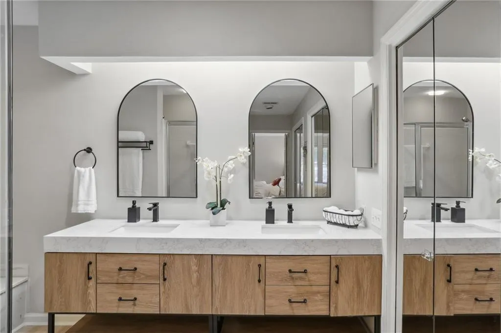 104 Dunwoody Springs Drive, Atlanta, Georgia 30328, 2 Bedrooms Bedrooms, ,2 BathroomsBathrooms,Residential,For Sale,104 Dunwoody Springs Drive,7617833
