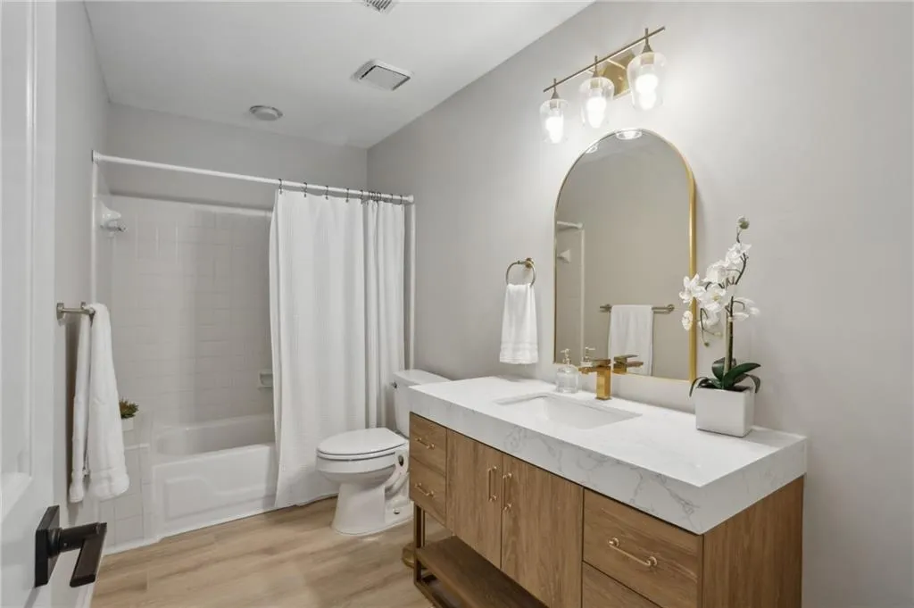 104 Dunwoody Springs Drive, Atlanta, Georgia 30328, 2 Bedrooms Bedrooms, ,2 BathroomsBathrooms,Residential,For Sale,104 Dunwoody Springs Drive,7617833