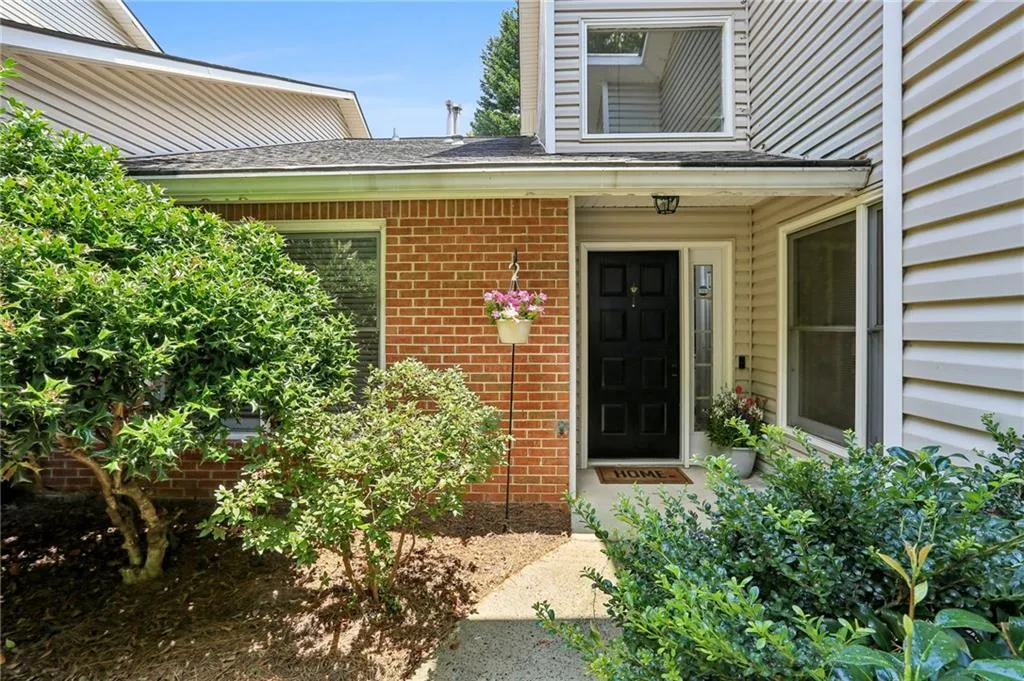 104 Dunwoody Springs Drive, Atlanta, Georgia 30328, 2 Bedrooms Bedrooms, ,2 BathroomsBathrooms,Residential,For Sale,104 Dunwoody Springs Drive,7617833