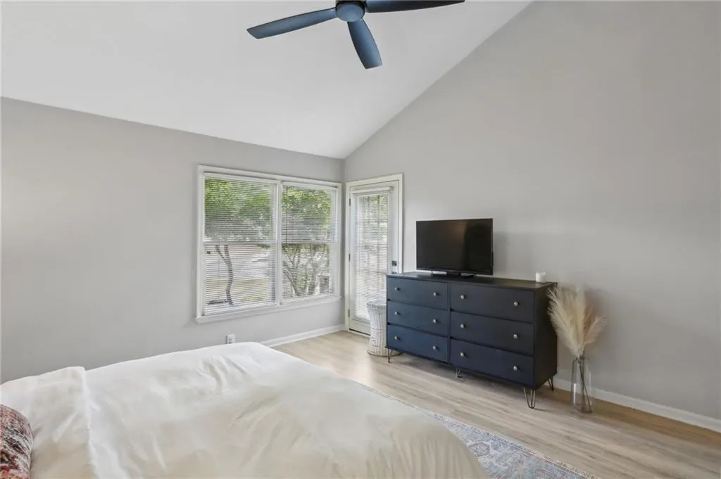 104 Dunwoody Springs Drive, Atlanta, Georgia 30328, 2 Bedrooms Bedrooms, ,2 BathroomsBathrooms,Residential,For Sale,104 Dunwoody Springs Drive,7617833