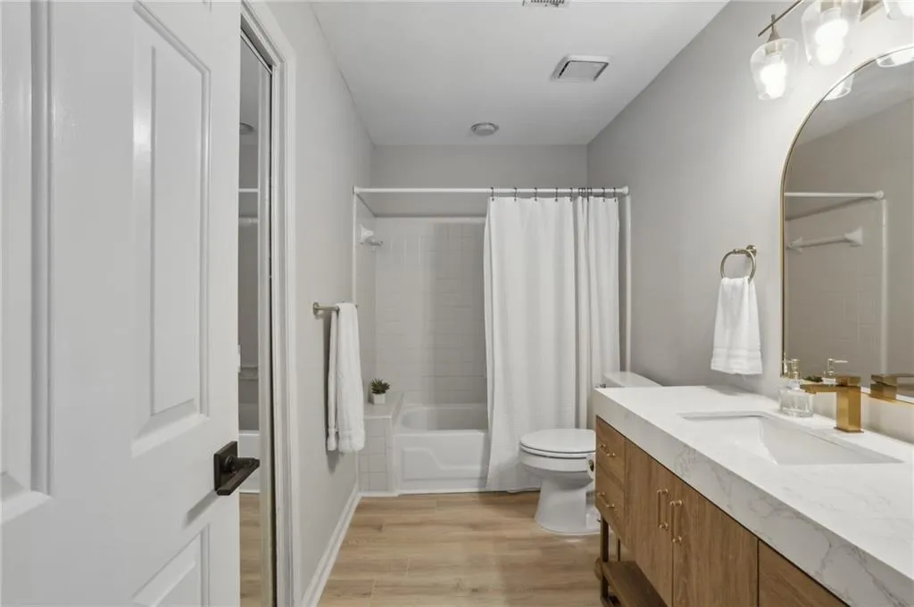 104 Dunwoody Springs Drive, Atlanta, Georgia 30328, 2 Bedrooms Bedrooms, ,2 BathroomsBathrooms,Residential,For Sale,104 Dunwoody Springs Drive,7617833