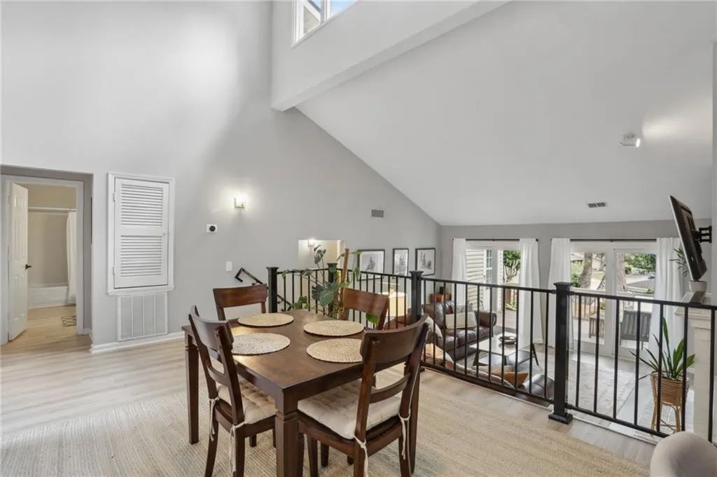 104 Dunwoody Springs Drive, Atlanta, Georgia 30328, 2 Bedrooms Bedrooms, ,2 BathroomsBathrooms,Residential,For Sale,104 Dunwoody Springs Drive,7617833