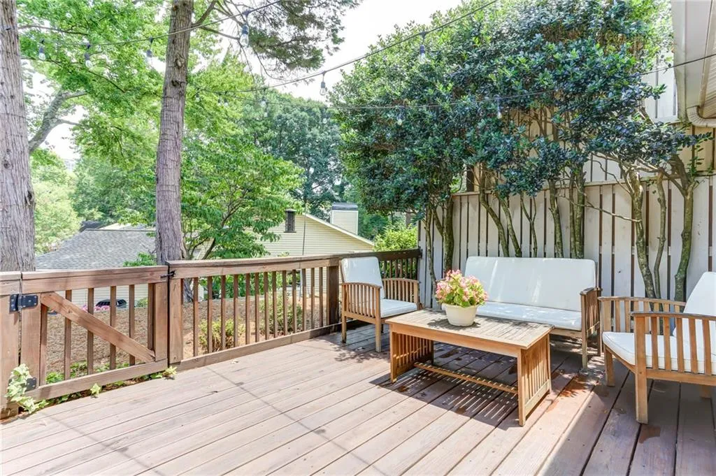 104 Dunwoody Springs Drive, Atlanta, Georgia 30328, 2 Bedrooms Bedrooms, ,2 BathroomsBathrooms,Residential,For Sale,104 Dunwoody Springs Drive,7617833