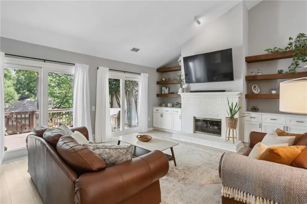 104 Dunwoody Springs Drive, Atlanta, Georgia 30328, 2 Bedrooms Bedrooms, ,2 BathroomsBathrooms,Residential,For Sale,104 Dunwoody Springs Drive,7617833