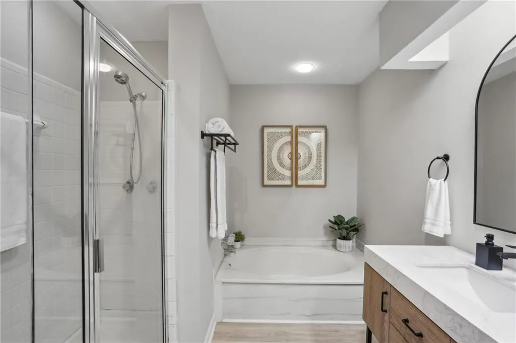 104 Dunwoody Springs Drive, Atlanta, Georgia 30328, 2 Bedrooms Bedrooms, ,2 BathroomsBathrooms,Residential,For Sale,104 Dunwoody Springs Drive,7617833