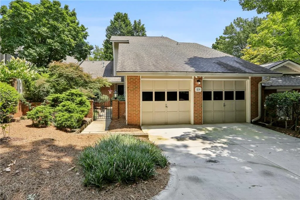 104 Dunwoody Springs Drive, Atlanta, Georgia 30328, 2 Bedrooms Bedrooms, ,2 BathroomsBathrooms,Residential,For Sale,104 Dunwoody Springs Drive,7617833