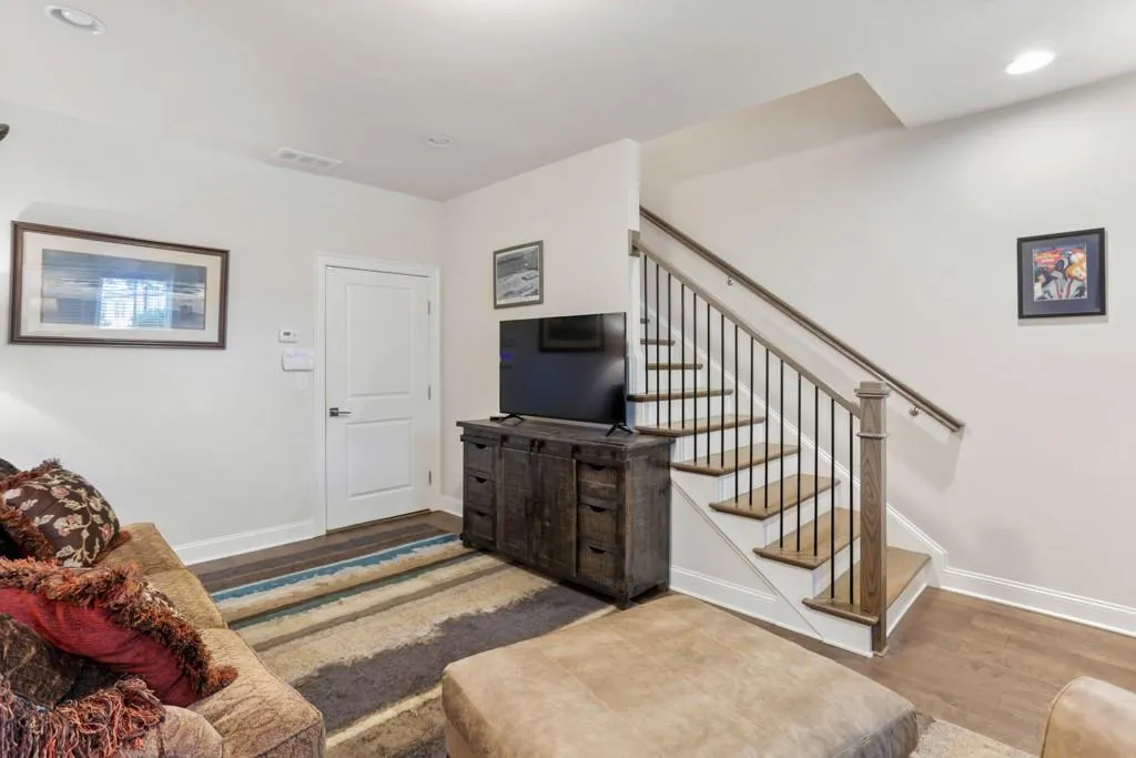 4227 Deming Circle, Sandy Springs, Georgia 30342, 2 Bedrooms Bedrooms, ,2 BathroomsBathrooms,Residential,Sold,4227 Deming Circle,6592798