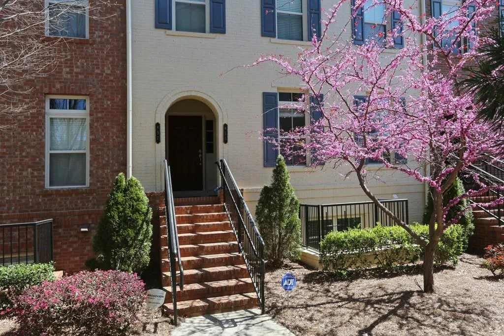 855 Perennial Drive Unit 101, Atlanta, Georgia 30328, 2 Bedrooms Bedrooms, ,2 BathroomsBathrooms,Residential,Sold,855 Perennial Drive Unit 101,5664289