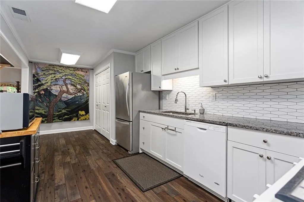 346 Carpenter Drive Unit 55, Atlanta, Georgia 30328, 2 Bedrooms Bedrooms, ,2 BathroomsBathrooms,Residential,Sold,346 Carpenter Drive Unit 55,7079103