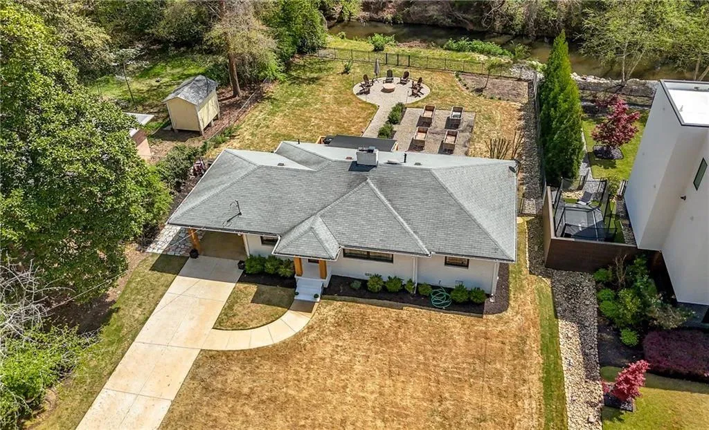 Aerial view of property and surrounding area