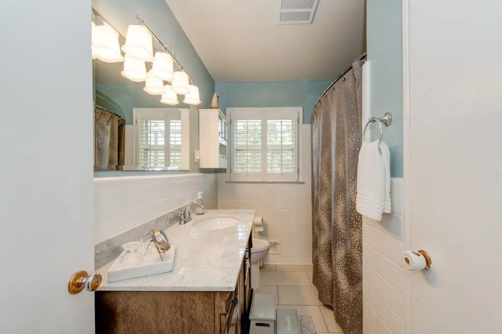 395 Highbrook Drive, Atlanta, Georgia 30342, 4 Bedrooms Bedrooms, ,3 BathroomsBathrooms,Residential,Sold,395 Highbrook Drive,5816749