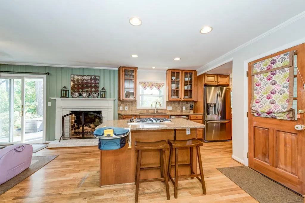 395 Highbrook Drive, Atlanta, Georgia 30342, 4 Bedrooms Bedrooms, ,3 BathroomsBathrooms,Residential,Sold,395 Highbrook Drive,5816749