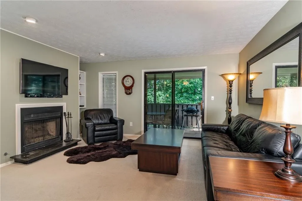 304 Woodcliff Drive Unit 304, Sandy Springs, Georgia 30350, 1 Bedroom Bedrooms, ,1 BathroomBathrooms,Residential,Sold,304 Woodcliff Drive Unit 304,6603598