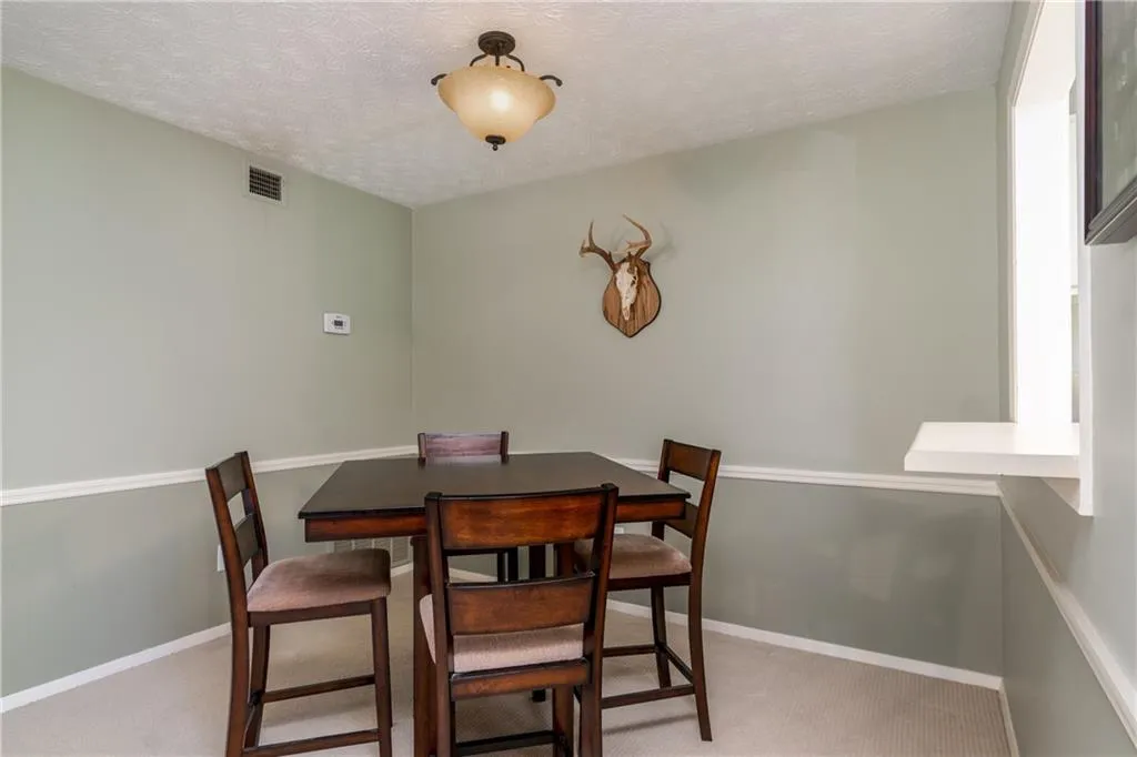 304 Woodcliff Drive Unit 304, Sandy Springs, Georgia 30350, 1 Bedroom Bedrooms, ,1 BathroomBathrooms,Residential,Sold,304 Woodcliff Drive Unit 304,6603598