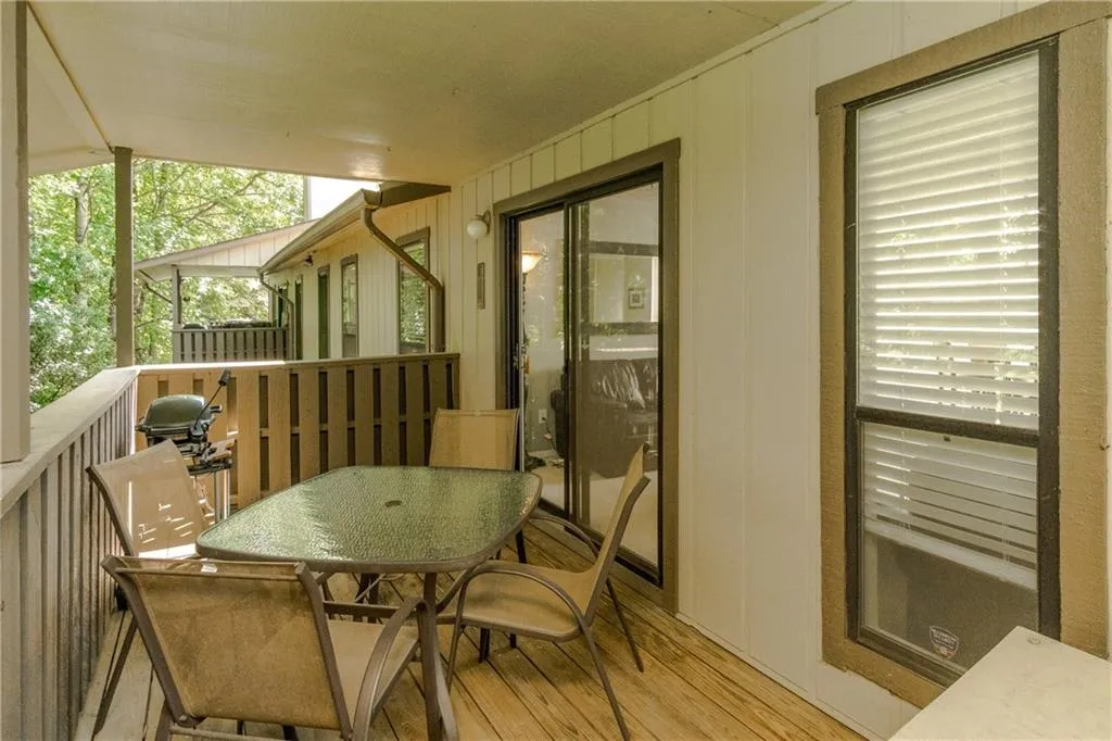 304 Woodcliff Drive Unit 304, Sandy Springs, Georgia 30350, 1 Bedroom Bedrooms, ,1 BathroomBathrooms,Residential,Sold,304 Woodcliff Drive Unit 304,6603598