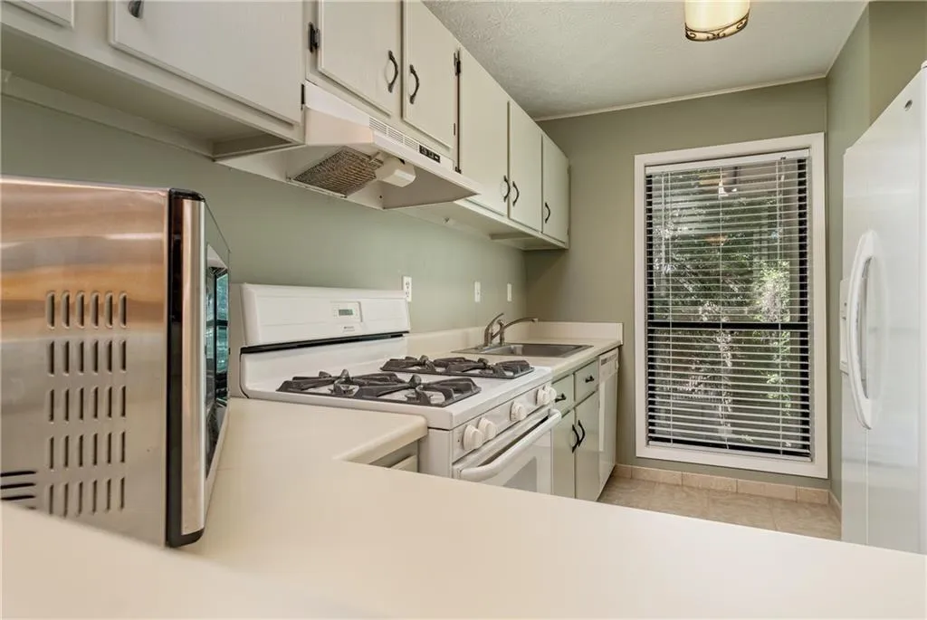 304 Woodcliff Drive Unit 304, Sandy Springs, Georgia 30350, 1 Bedroom Bedrooms, ,1 BathroomBathrooms,Residential,Sold,304 Woodcliff Drive Unit 304,6603598