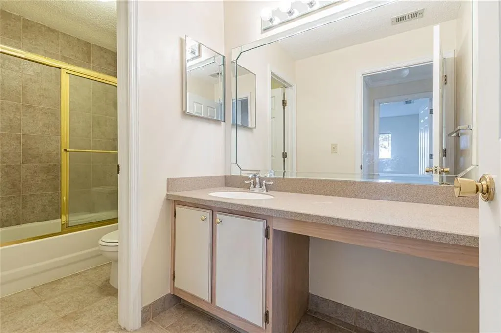 607 Granville Court, Sandy Springs, Georgia 30328, 2 Bedrooms Bedrooms, ,2 BathroomsBathrooms,Residential,Sold,607 Granville Court,7213086