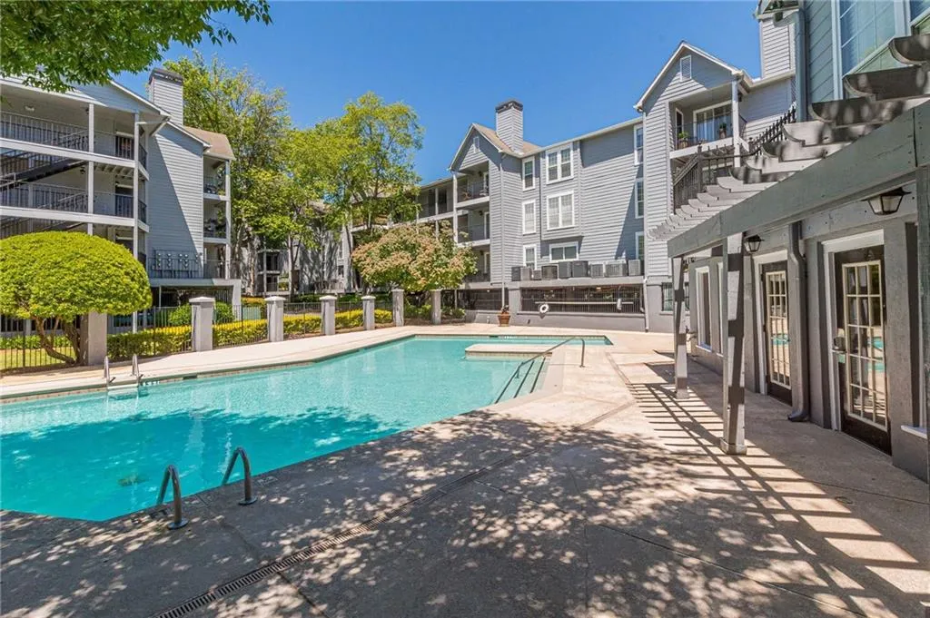 607 Granville Court, Sandy Springs, Georgia 30328, 2 Bedrooms Bedrooms, ,2 BathroomsBathrooms,Residential,Sold,607 Granville Court,7213086