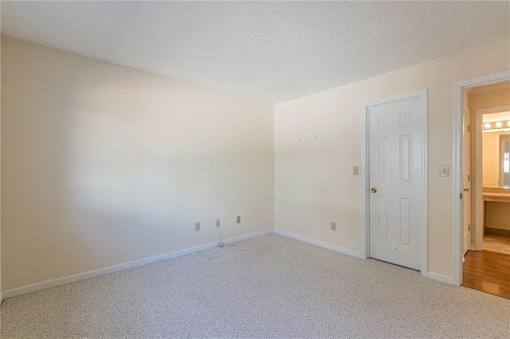 607 Granville Court, Sandy Springs, Georgia 30328, 2 Bedrooms Bedrooms, ,2 BathroomsBathrooms,Residential,Sold,607 Granville Court,7213086