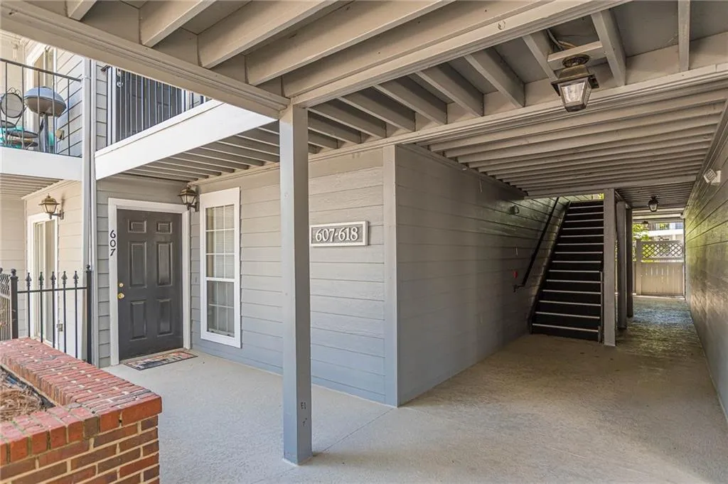 607 Granville Court, Sandy Springs, Georgia 30328, 2 Bedrooms Bedrooms, ,2 BathroomsBathrooms,Residential,Sold,607 Granville Court,7213086