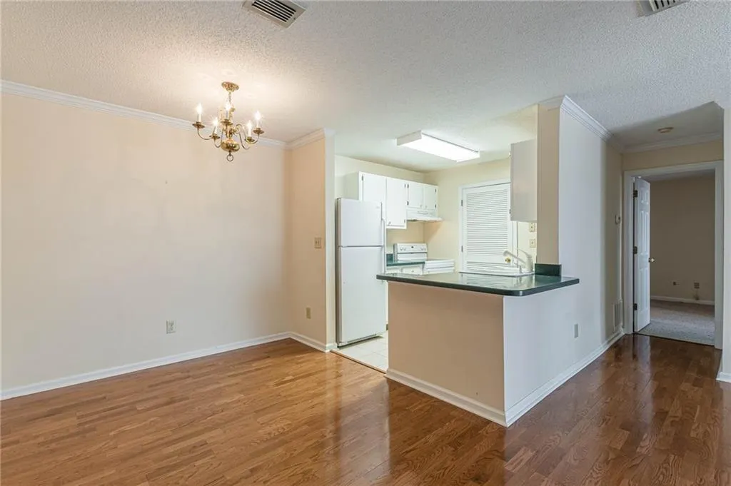 607 Granville Court, Sandy Springs, Georgia 30328, 2 Bedrooms Bedrooms, ,2 BathroomsBathrooms,Residential,Sold,607 Granville Court,7213086