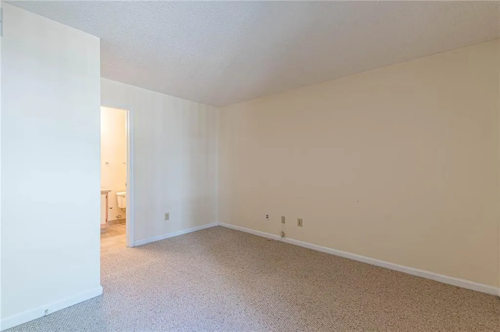 607 Granville Court, Sandy Springs, Georgia 30328, 2 Bedrooms Bedrooms, ,2 BathroomsBathrooms,Residential,Sold,607 Granville Court,7213086