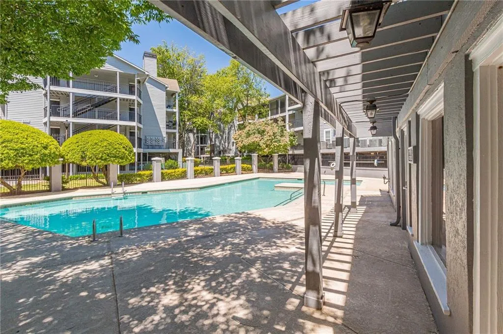 607 Granville Court, Sandy Springs, Georgia 30328, 2 Bedrooms Bedrooms, ,2 BathroomsBathrooms,Residential,Sold,607 Granville Court,7213086