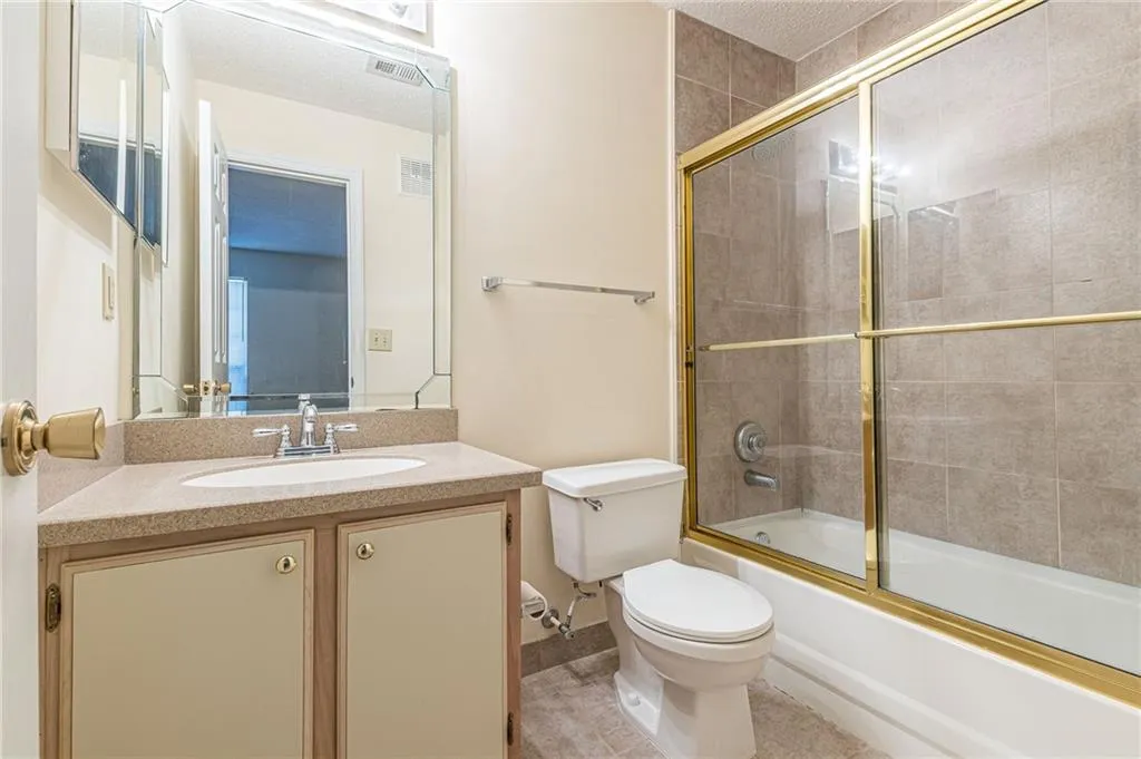 607 Granville Court, Sandy Springs, Georgia 30328, 2 Bedrooms Bedrooms, ,2 BathroomsBathrooms,Residential,Sold,607 Granville Court,7213086