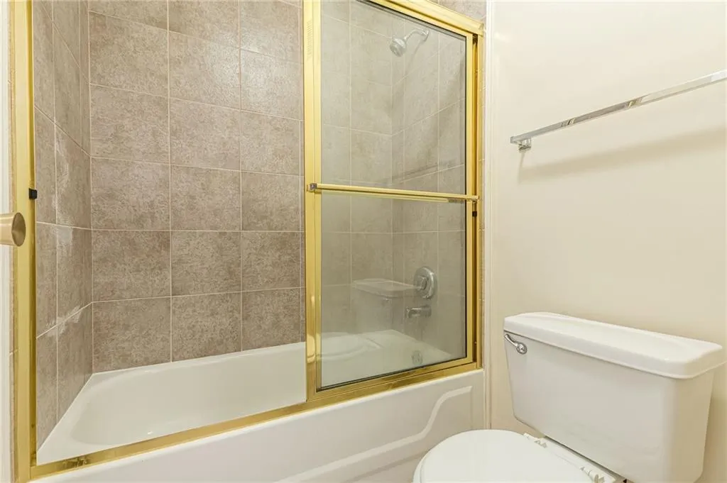 607 Granville Court, Sandy Springs, Georgia 30328, 2 Bedrooms Bedrooms, ,2 BathroomsBathrooms,Residential,Sold,607 Granville Court,7213086