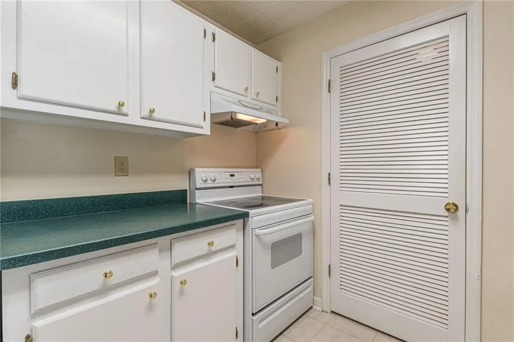 607 Granville Court, Sandy Springs, Georgia 30328, 2 Bedrooms Bedrooms, ,2 BathroomsBathrooms,Residential,Sold,607 Granville Court,7213086