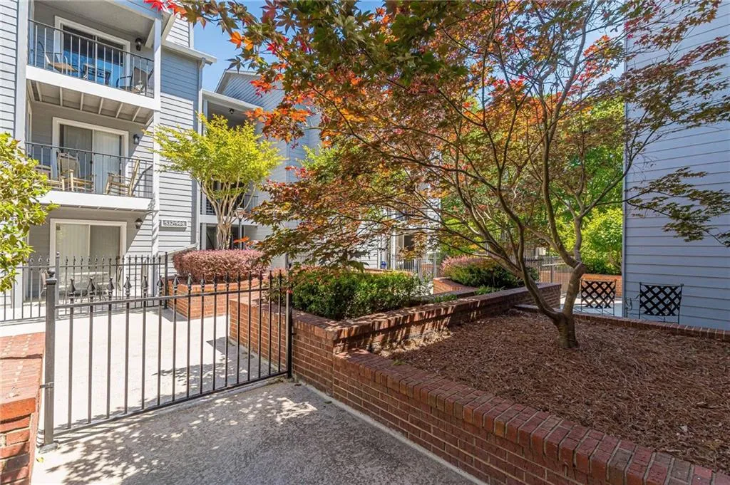 607 Granville Court, Sandy Springs, Georgia 30328, 2 Bedrooms Bedrooms, ,2 BathroomsBathrooms,Residential,Sold,607 Granville Court,7213086