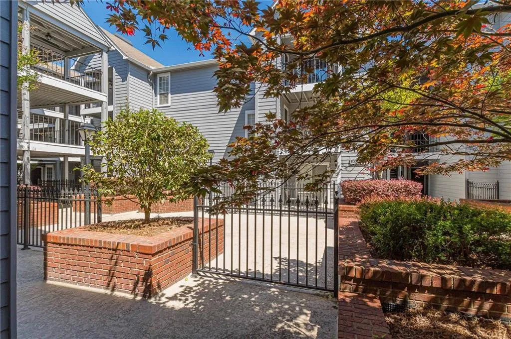 607 Granville Court, Sandy Springs, Georgia 30328, 2 Bedrooms Bedrooms, ,2 BathroomsBathrooms,Residential,Sold,607 Granville Court,7213086