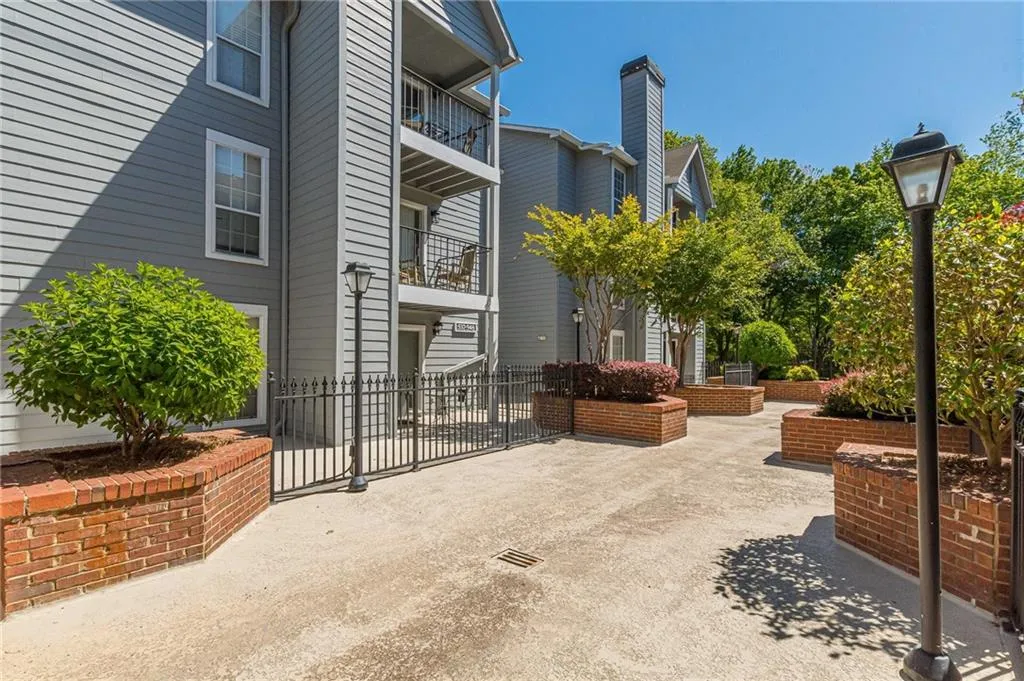 607 Granville Court, Sandy Springs, Georgia 30328, 2 Bedrooms Bedrooms, ,2 BathroomsBathrooms,Residential,Sold,607 Granville Court,7213086