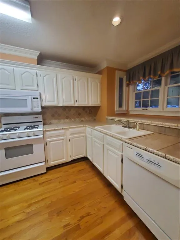 530 Brantley Road, Sandy Springs, Georgia 30350, 3 Bedrooms Bedrooms, ,3 BathroomsBathrooms,Residential,Sold,530 Brantley Road,7076586