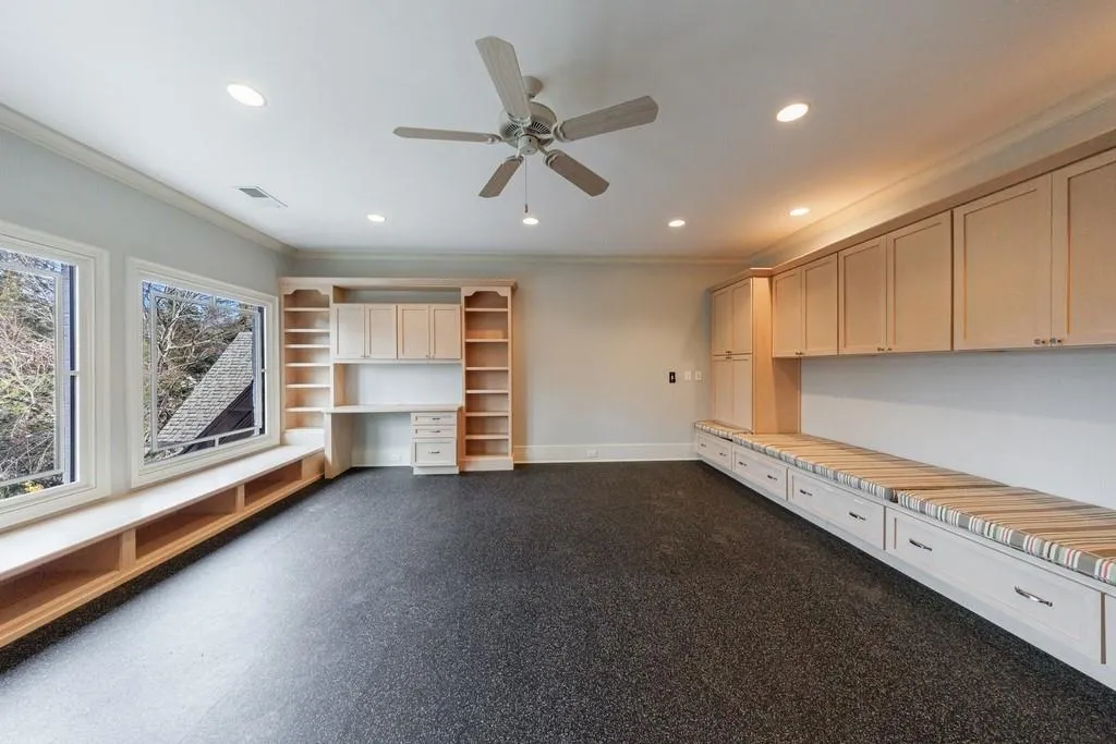 upper level bonus room