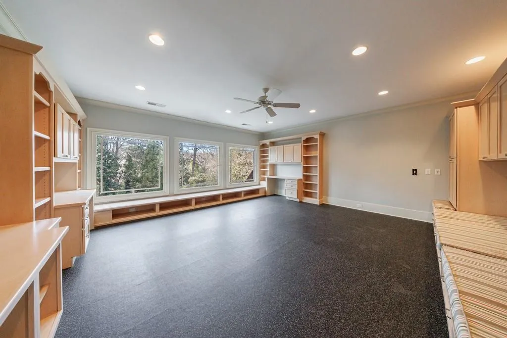upper level bonus room
