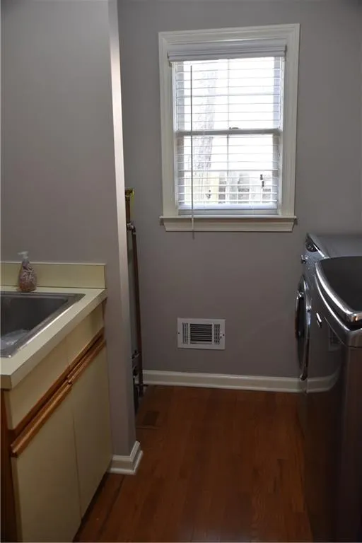 7375 Talbot Colony, Sandy Springs, Georgia 30328, 3 Bedrooms Bedrooms, ,3 BathroomsBathrooms,Residential,Sold,7375 Talbot Colony,6063068