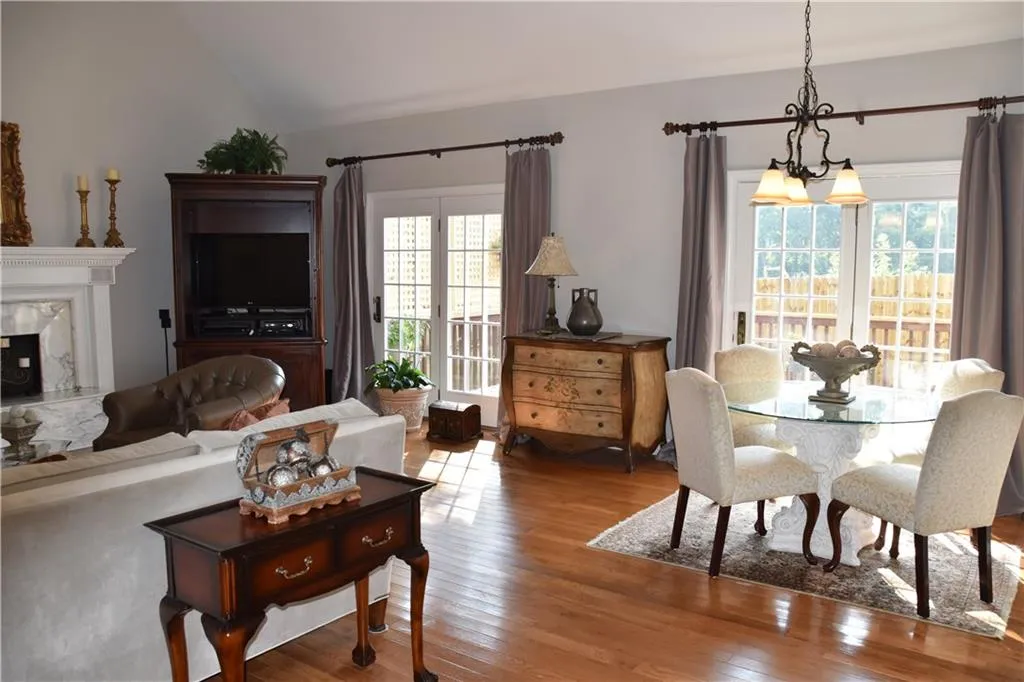 7375 Talbot Colony, Sandy Springs, Georgia 30328, 3 Bedrooms Bedrooms, ,3 BathroomsBathrooms,Residential,Sold,7375 Talbot Colony,6063068