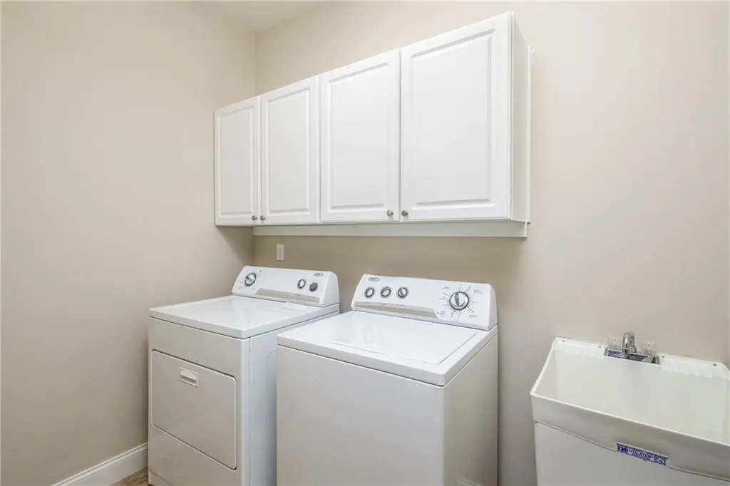 686 Lockton Place, Sandy Springs, Georgia 30342, 4 Bedrooms Bedrooms, ,4 BathroomsBathrooms,Residential,Sold,686 Lockton Place,5969385