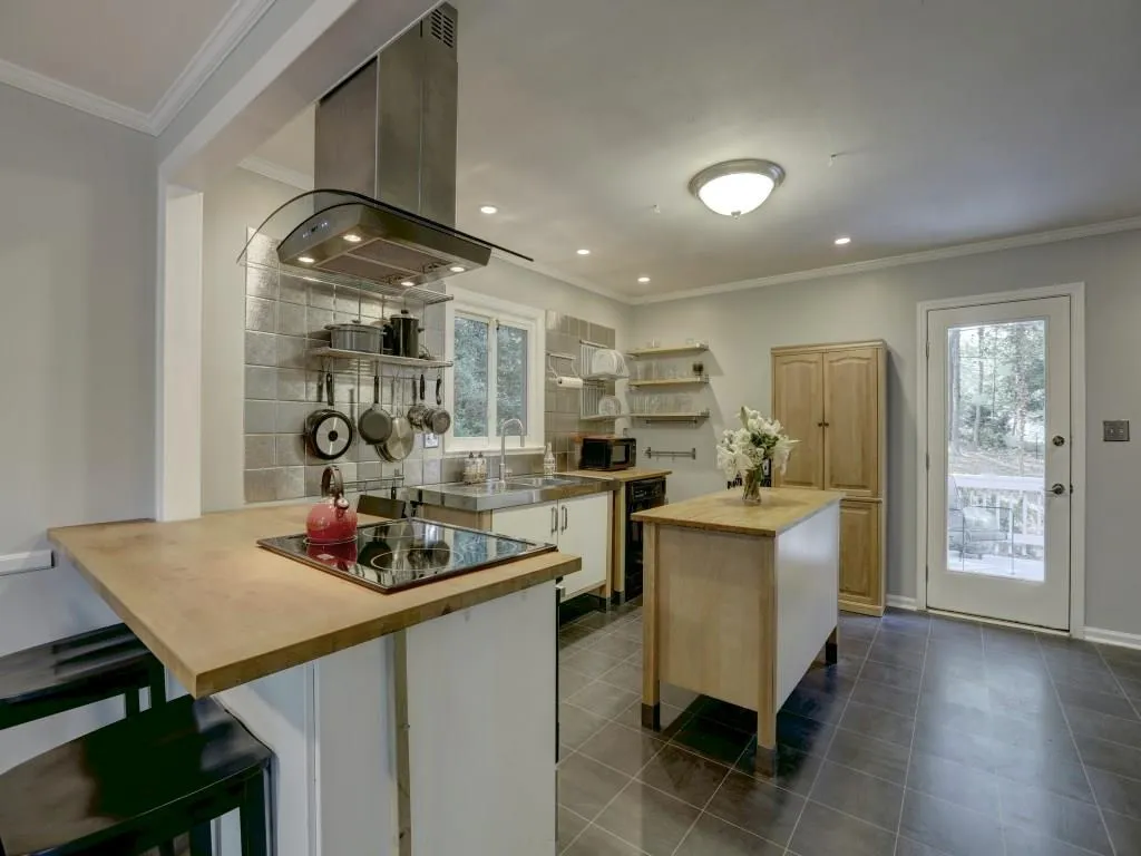 375 Elden Drive, Sandy Springs, Georgia 30342, 3 Bedrooms Bedrooms, ,2 BathroomsBathrooms,Residential,Sold,375 Elden Drive,5867749