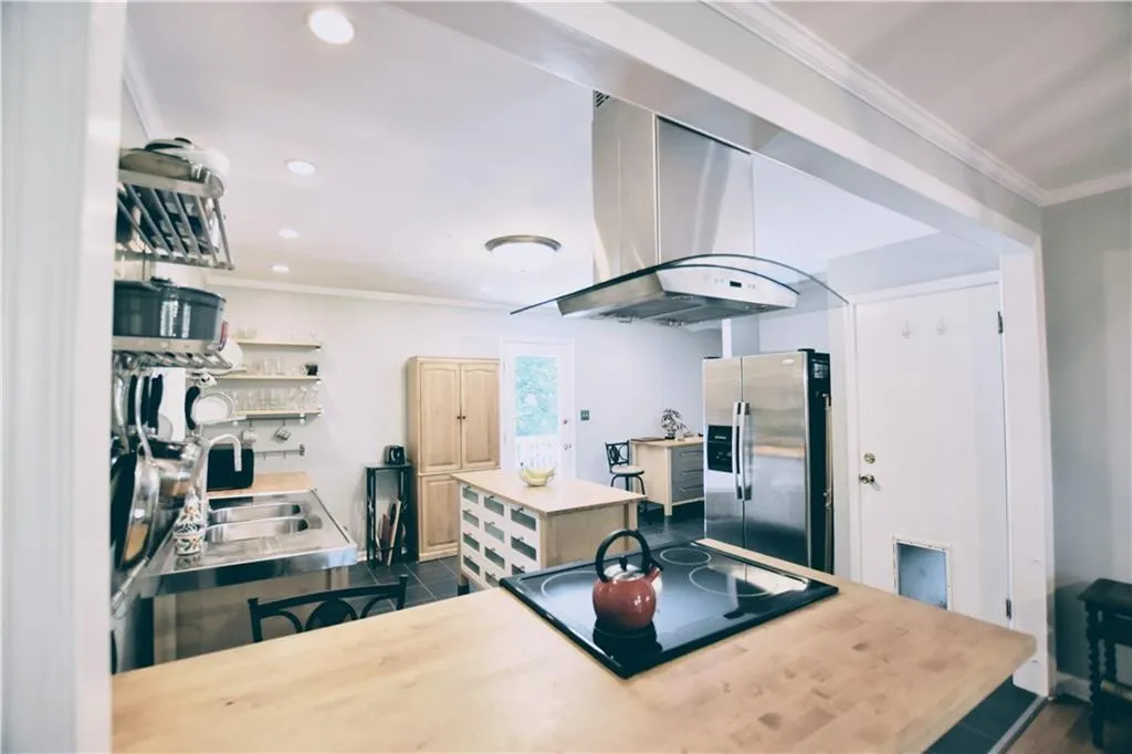 375 Elden Drive, Sandy Springs, Georgia 30342, 3 Bedrooms Bedrooms, ,2 BathroomsBathrooms,Residential,Sold,375 Elden Drive,5867749